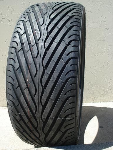 LEXANI L4500 305/40VR22 114V XL Tire | 320AA Performance SUV Tire