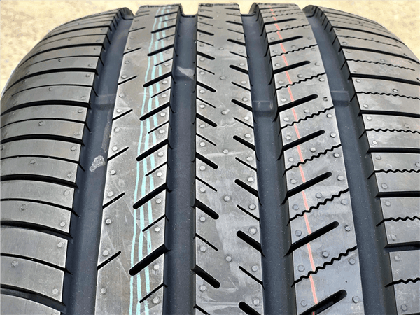 P285/45R22 ROADXEN FORCE UHP **blem**